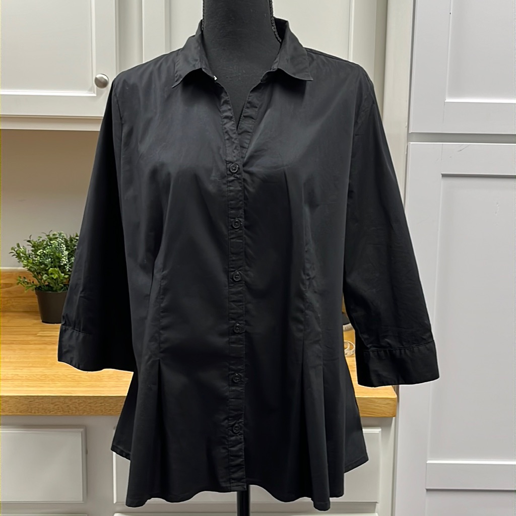 Dana Buchman Black Button Up Shirt